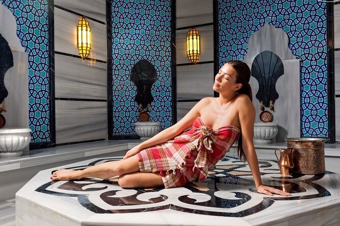 Cleopatra's Deluxe Spa Treatment with Massage, Sauna, and Jacuzzi - A quiet drink before the jacuzzi