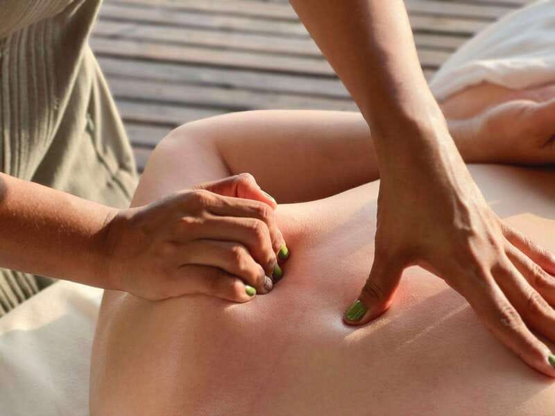 Coral Massage: Relaxing or Relieving to Choose - Aromatic oils and the feel of the spa