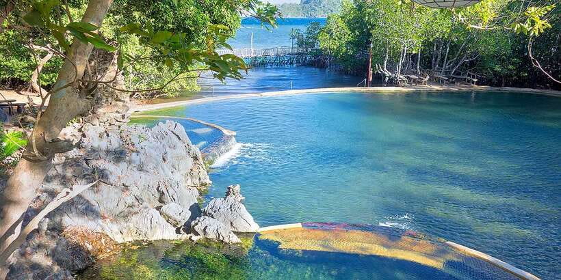 Coron Town Tour: Maquinit Hot Spring - Climbing Mt. Tapyas for the bay view