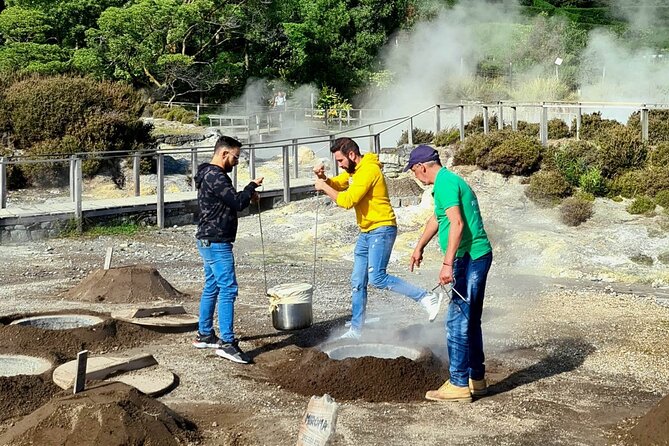 Couples PRIVATE Hybrid 4X4 Tour - Furnas (Inc Hot Springs and 3 Course Lunch) - Why the private vehicle changes the day