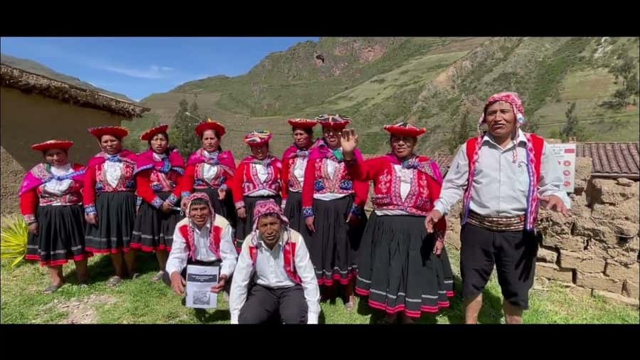 Cusco: Alpaca therapy and healing with clay - Meeting the community in Cuyo Chico
