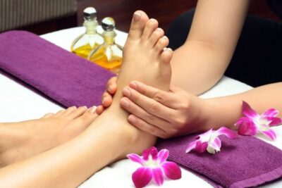 Relax with 60 minutes Foot Massage