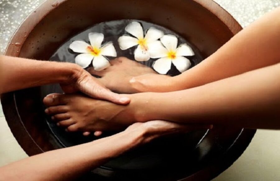 Da Nang: Relax with 60 minutes Foot Massage - Language and communication