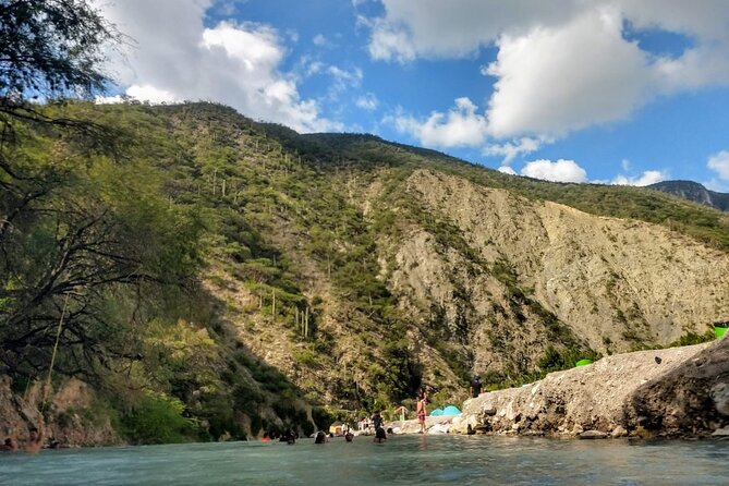 Day trip to Grutas Tolantongo Hot Springs - The early departure from Av. de la República