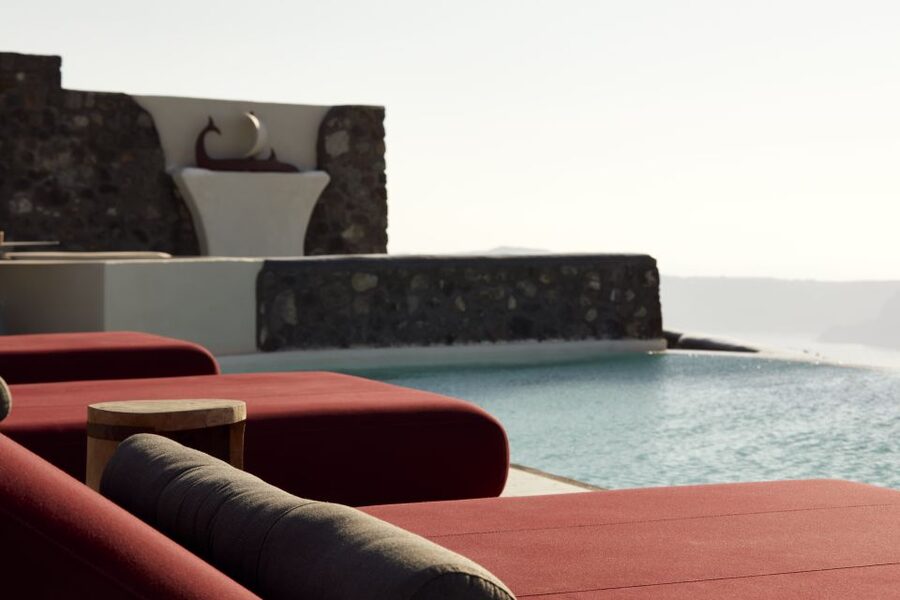 Daybed Relaxation with infinity pool use with caldera views - Infinity pool time with a wide-open view