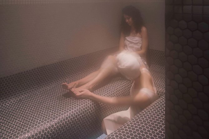 Deep Tissue Massage and continue visiting - Arriving at C. del León, 4