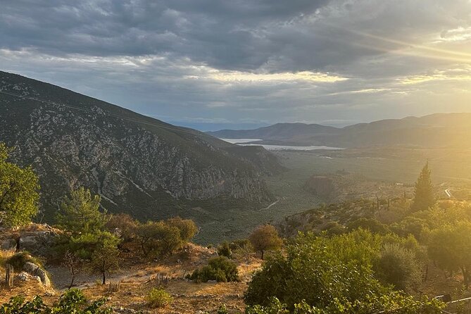 Delphi Historical Private Guided Tour & Thermopylae Hot Springs - A two-hour lunch break in modern Delphi