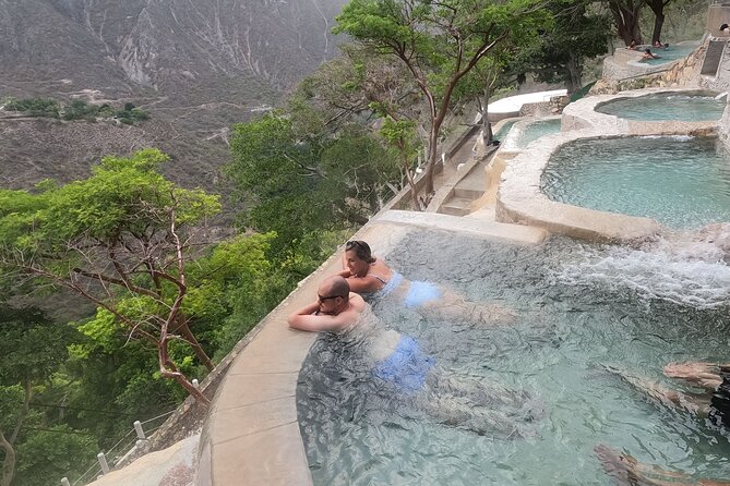 Early & Express Tolantongo Hot Springs - Breakfast inside the park