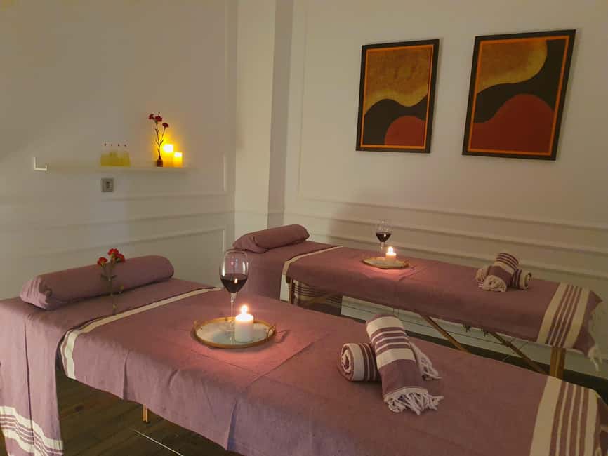 Echegaray 5, Málaga center: Wine & Relax Experience: Massage + Wine tasting - The massage and essential-oil pairing