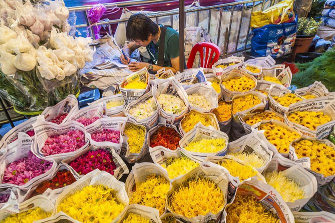 Experience Bangkok at Night with Streetfood Dinner & Foot Massage - Tuk-tuk streets to Chinatown
