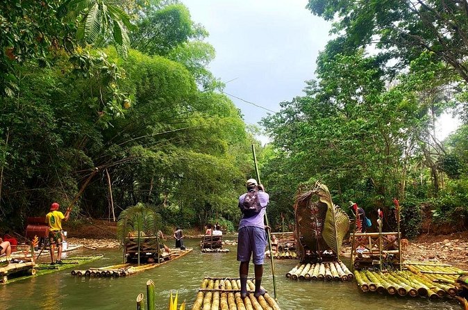 Famous Lethe Rafting Tour & Limestone Body Massage - Feeding birds at Rocklands Bird Sanctuary