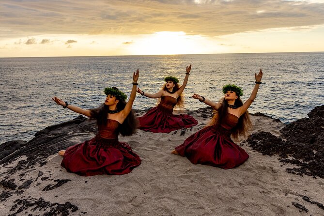 Feast and Fire Luau Outrigger Kona Resort and Spa - Pre-show crafts, games, and photos