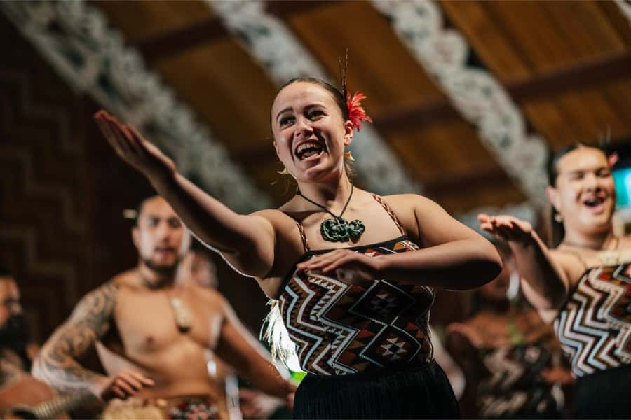 From Auckland: Rotorua Te Puia, Haka & Polynesian Spa Tour - Māori culture in Te Aronui a Rua
