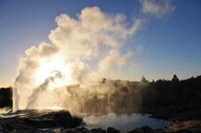 From Auckland: Rotorua Te Puia, Haka & Polynesian Spa Tour