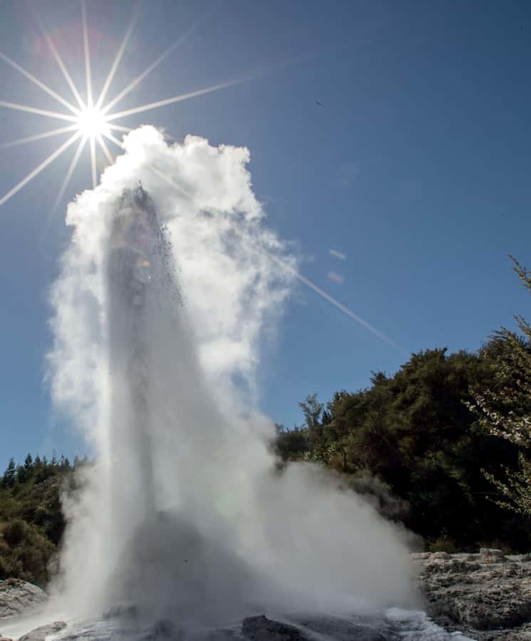 From Auckland: Wai-O-Tapu & Polynesian Spa Rotorua Day Tour - The Auckland pickup and three-hour ride south