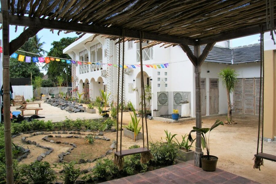 From Bali: 4-Day Surf and Yoga Retreat in Nusa Lembongan - Staff and the social side of the retreat