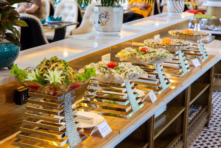 From Hanoi: 1-Day Halong 5-Star Cruise w/Jacuzzi & Limousine - Lunch with a wide choice of food