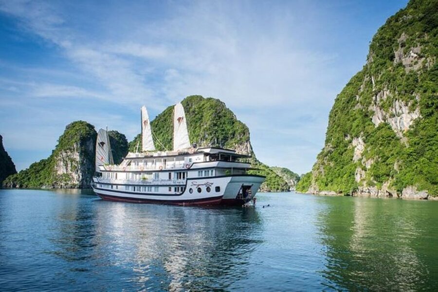 From Hanoi: 2-Day Bai Tu Long Bay Luxury Cruise with Jacuzzi - Why Bai Tu Long Bay may suit you better than central Ha Long Bay