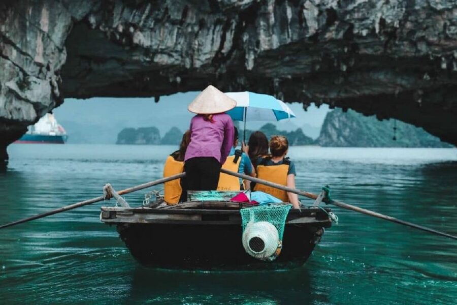 From Hanoi: 2-Day Bai Tu Long Bay Luxury Cruise with Jacuzzi - Day one: limestone views, lunch, and your first activity