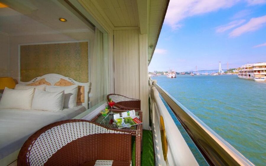 From Hanoi: 2-Day Bai Tu Long Bay Luxury Cruise with Jacuzzi - Cooking class, dinner, and a night on the water