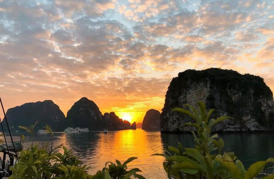 From Hanoi: Ha Long Bay Luxury Cruise Day Tour with Jacuzzi - Titov Island, Beach Time, and the Climb