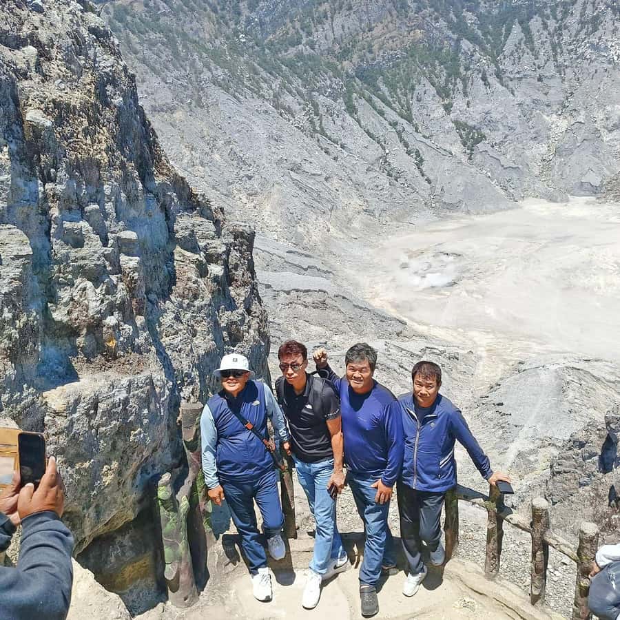 From Jakarta : Volcano, Tea & Rice Fields, Hot Spring - The long road from Jakarta to Bandung