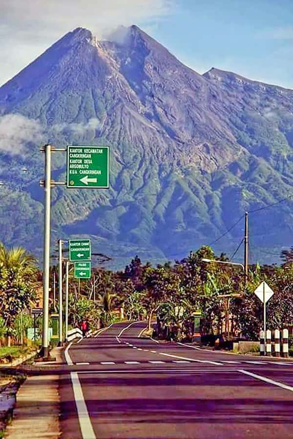 From Jakarta : Volcano, Tea & Rice Fields, Hot Spring - Standing beside Tangkuban Parahu’s crater