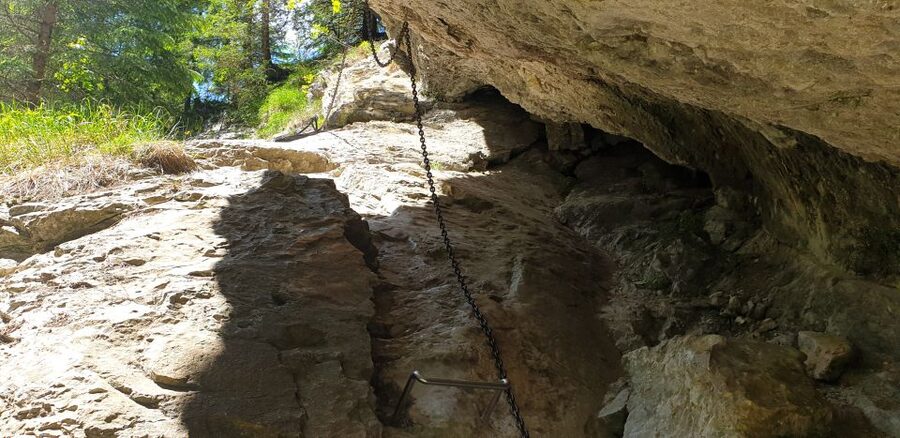 From Krakow: Hiking in the Tatra Mountains and Thermal baths - Krakow Gorge and Dragon’s Den