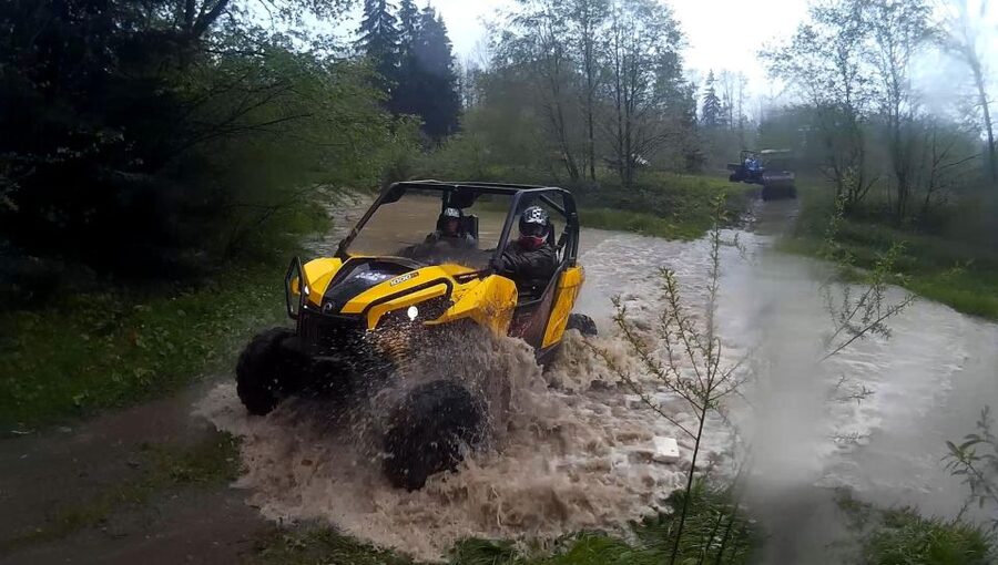 From Krakow: Off-road adventure and relax at thermal baths - Getting muddy near the Tatra Mountains