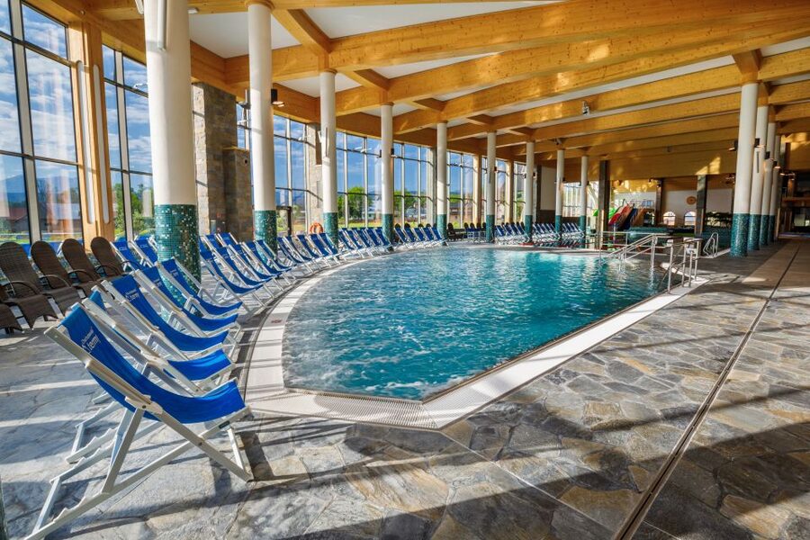 From Kraków: Tatra Mountans Ski Trip and Thermal Baths Visit - What to pack for skiing and bathing