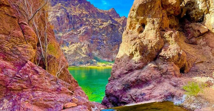 From Las Vegas: Hoover Dam Kayak Trip with 6 Hot Springs - The first miles on the Colorado River