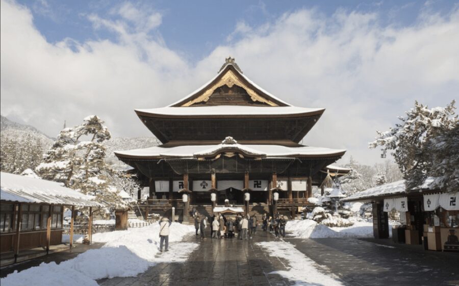 From Nozawa Onsen: Snow Monkeys and Zenko-ji Day Trip & Sake - Key points to know before booking