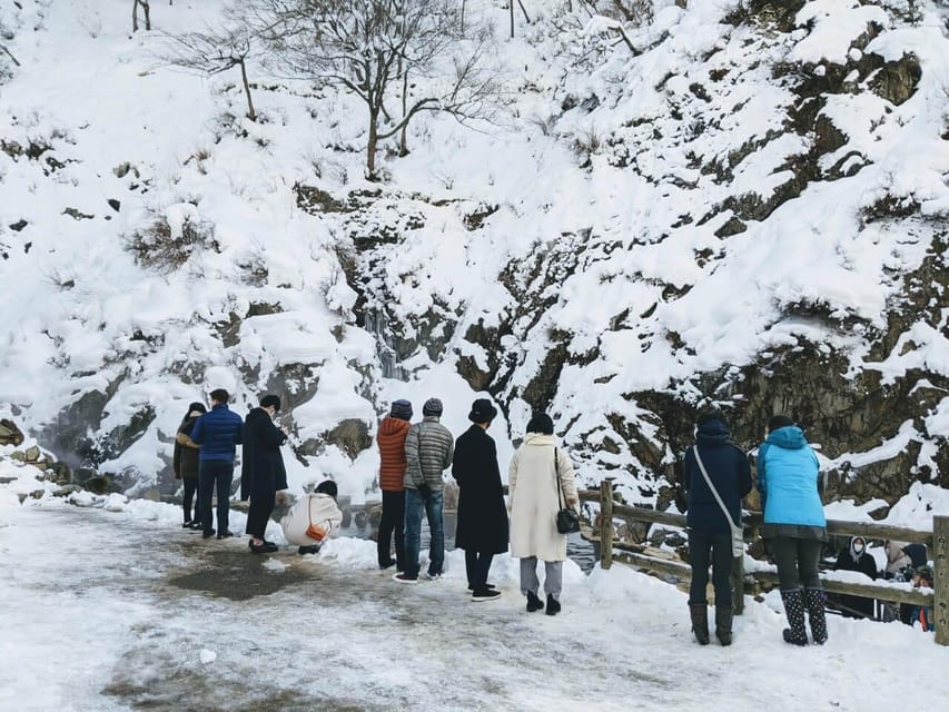 From Nozawa Onsen: Snow Monkeys and Zenko-ji Day Trip & Sake - Sake tasting at the secret final stop