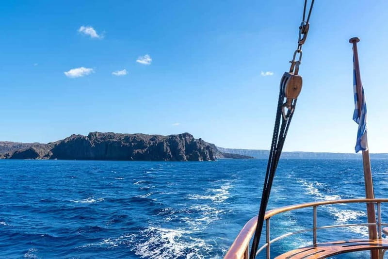 From Thera: Thirasia Cruise w/ Volcano Hike and Hot Springs - From Thera to Athinios Port