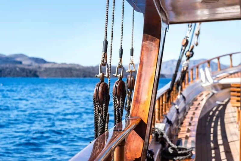 From Thera: Thirasia Cruise w/ Volcano Hike and Hot Springs - Timing, language, and the return journey