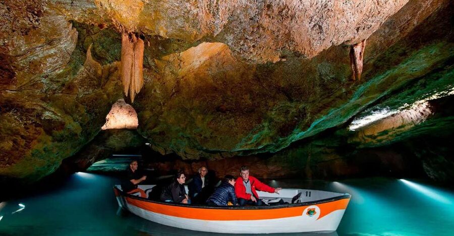From Valencia: Montanejos Thermal Spring & San Jose Cave - The 90-minute ride to Montanejos