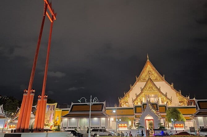 Fun Tuk Tuk Dinner and Massage in Old Town Bangkok - Pak Khlong Flower Market after dark