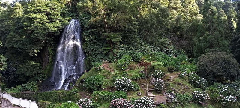 Furnas: Hot Springs, Crater Lake & Geothermal Wonders - Key points at a glance
