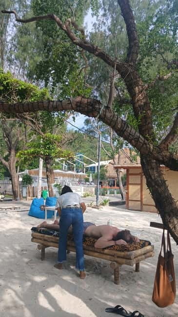 Gili Trawangan: Beach Massage with Sunset and Cocktail - Handling the Comfort and Service Issues