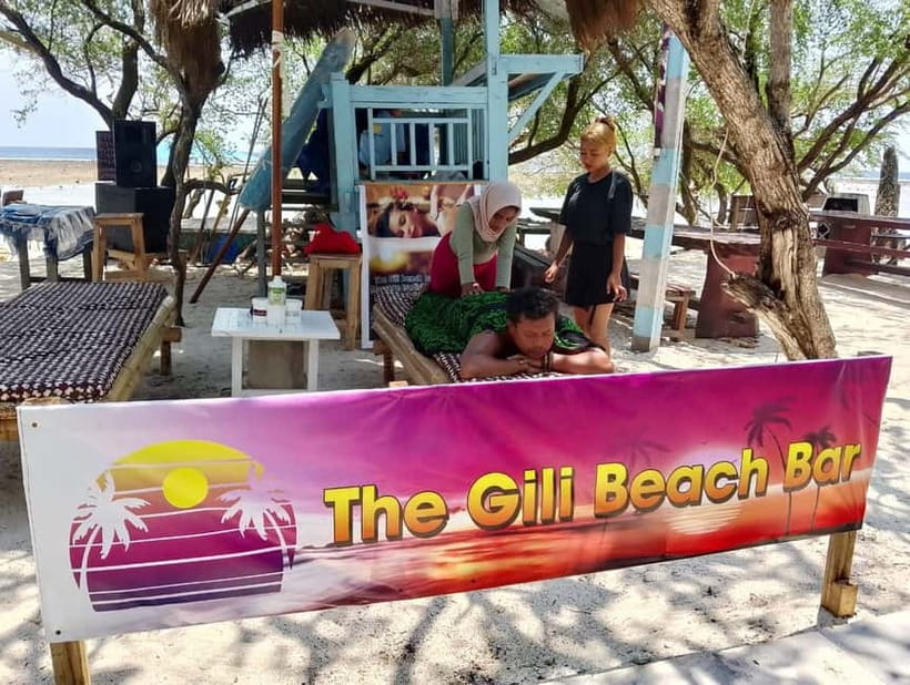 Gili Trawangan: Beach Massage with Sunset and Cocktail - Who Will Enjoy This Most?