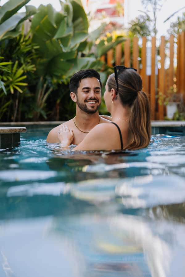 Gold Coast: Soak Essentials Wellness Experience - Drinks and a gluten-free snack make the session easier