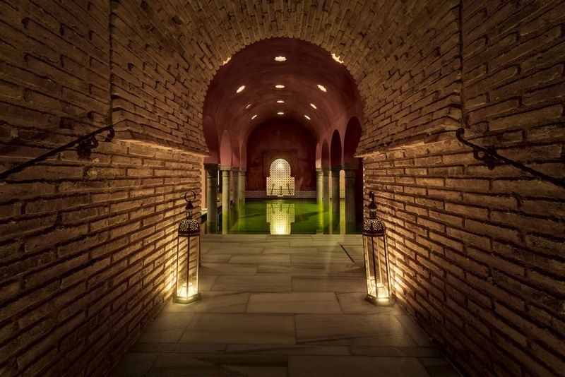Granada: Alhambra Guided Tour and Arabian Bath and Massage - Why this Alhambra and hammam combination works