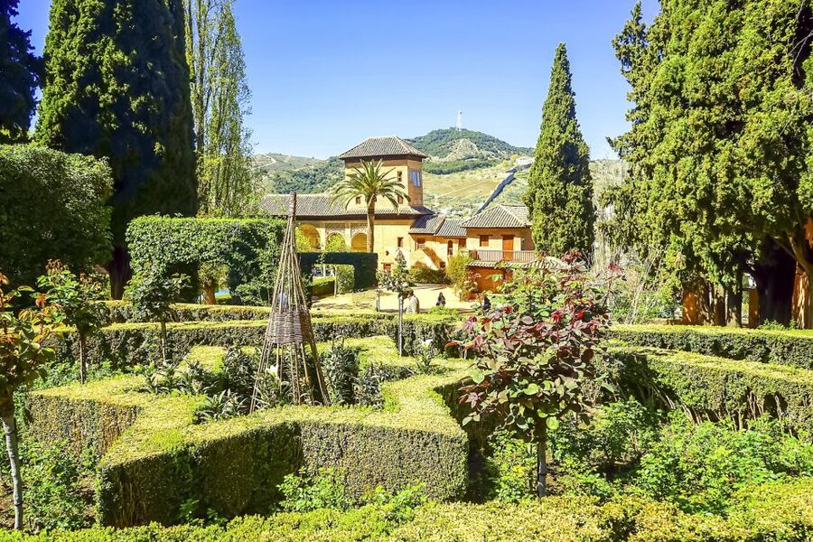 Granada: Alhambra Guided Tour and Arabian Bath and Massage - The important transport catch