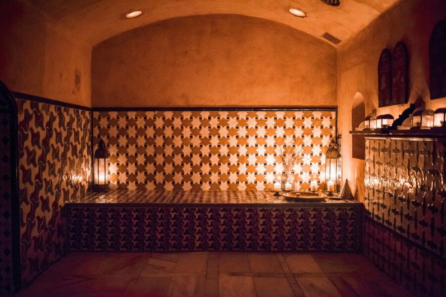 Granada: Hammam Al Ándalus with Massage - Changing rooms and useful comforts
