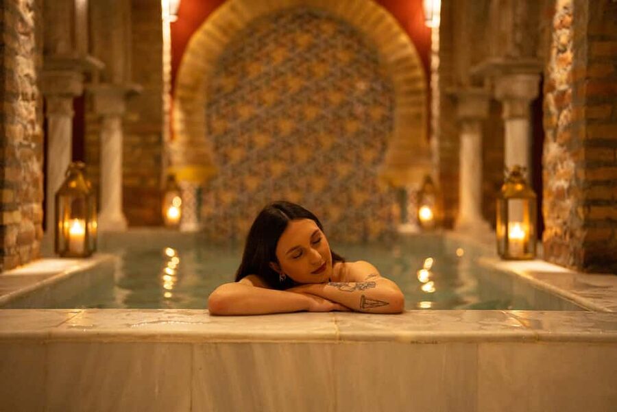 Granada: Traditional Bath in the Nasrid Palace Hammam - Hot stone therapy before the massage