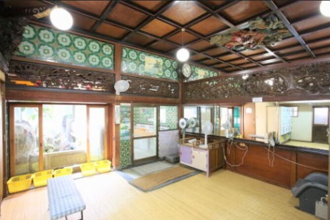 Guide tour of Japanese bathing culture at Funaoka Onsen - Guide Atsuki and the language question