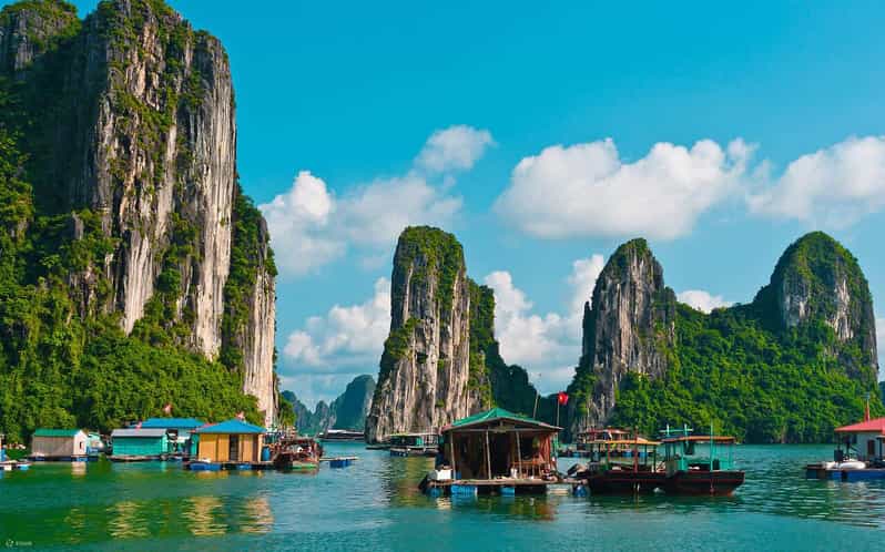 Ha Long Bay Cruise w/ Jacuzzi, Kayak & Limo from Hanoi - Luon Cave by kayak or bamboo boat