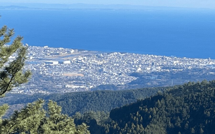 Hakone: Traverse the Hakone Caldera and Enjoy Onsen - Lunch in Hakone after the mountain walk