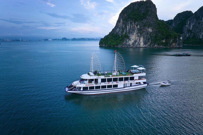Halong 5star Cruise Day Trip: Buffet Lunch, Jacuzzi & Kayaking - A full Halong Bay day from Hanoi