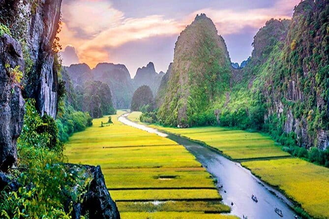 Halong Bay Day Tour Luxury Cruise With Jacuzzi and Buffet Lunch - Sung Sot Cave and the shape of Halong Bay